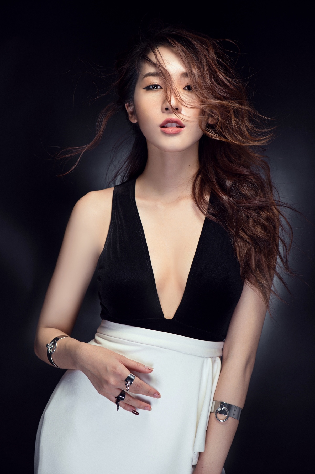 Emily quyen ru voi dam khoet co sau anh 5