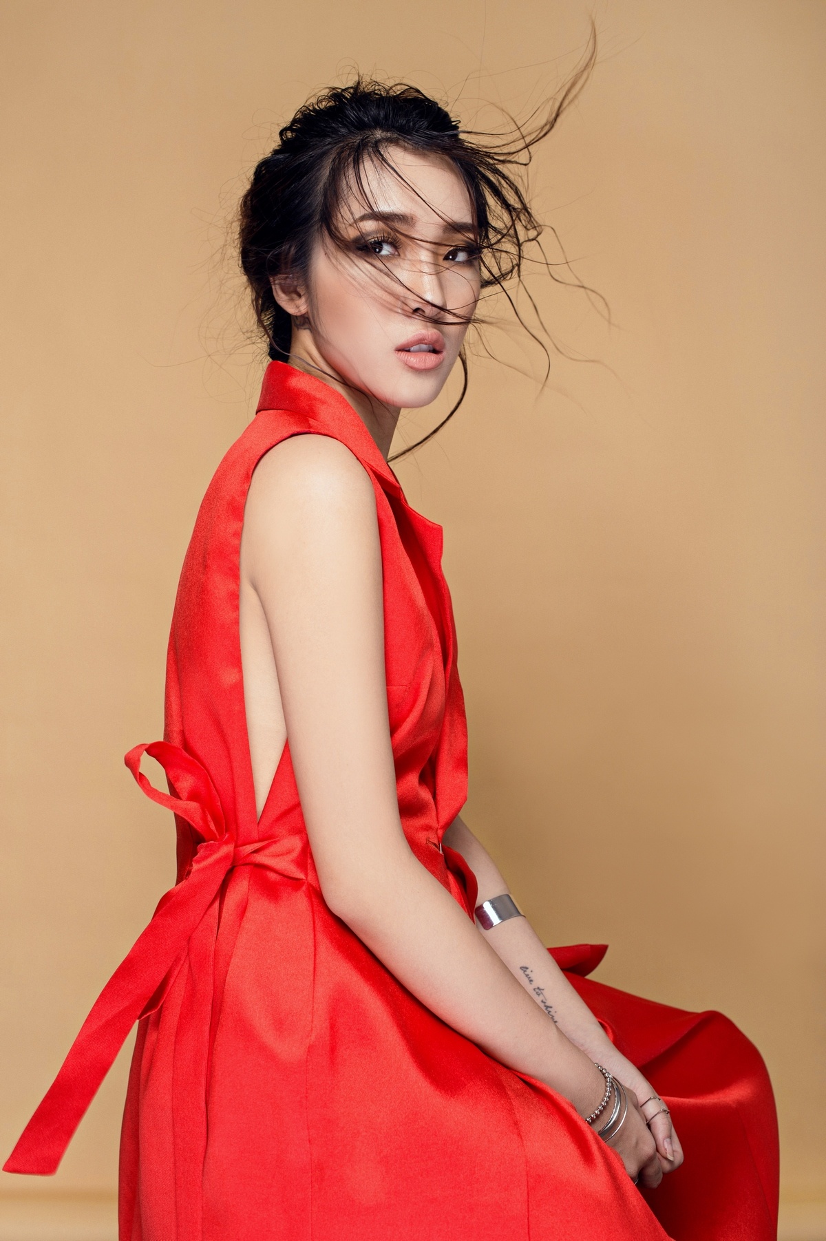 Emily quyen ru voi dam khoet co sau anh 2