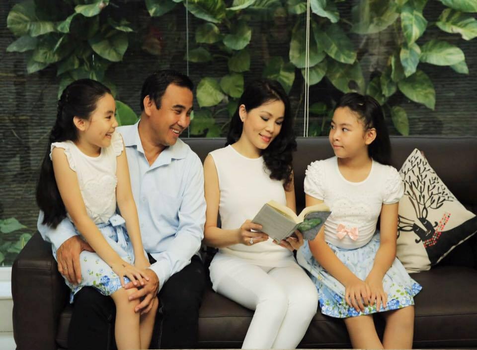 Quyen Linh an com voi nuoc mam anh 2