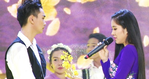 Mot minh thoi - Le Phuong hinh anh