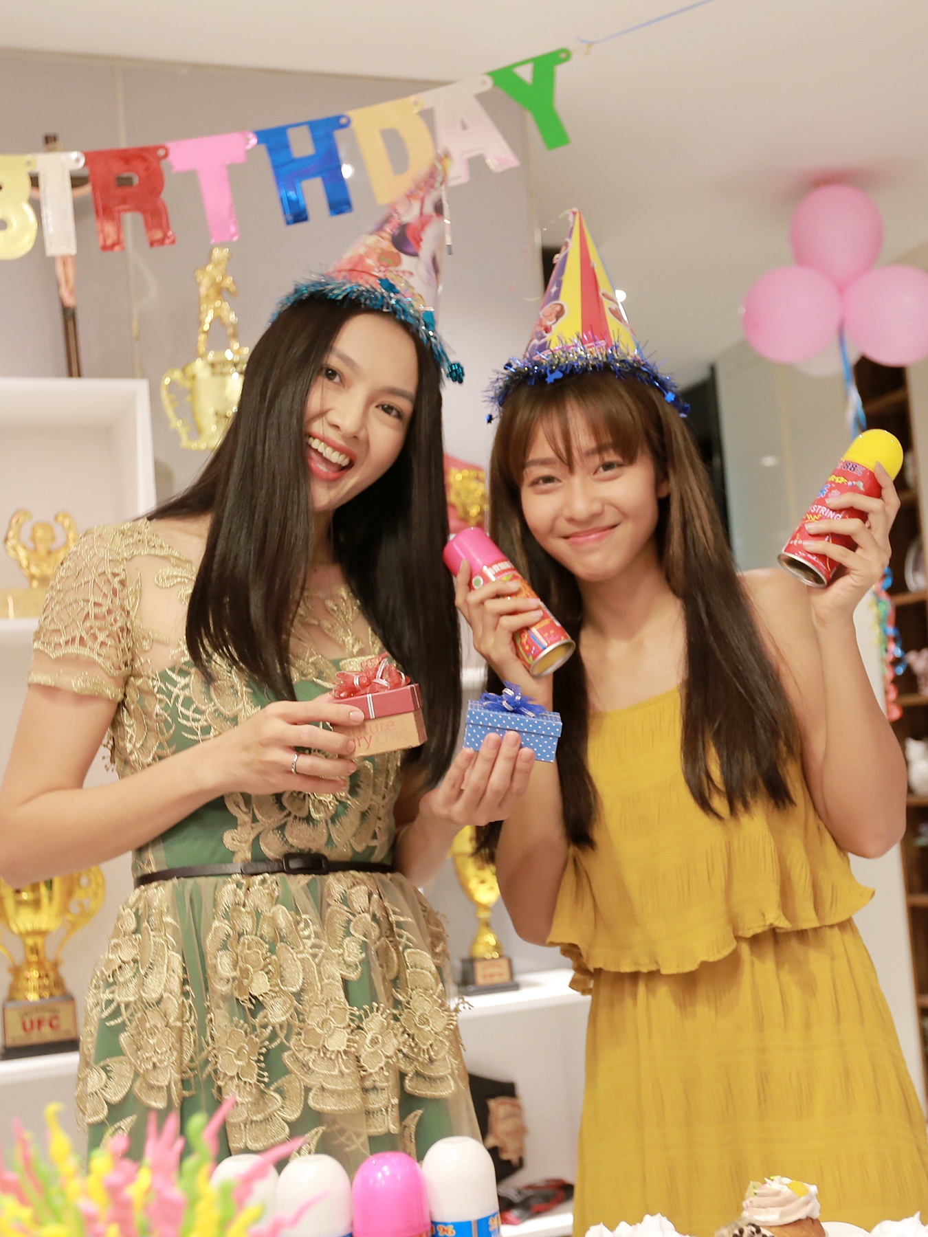 Kha Ngan to chuc sinh nhat o truong quay anh 3