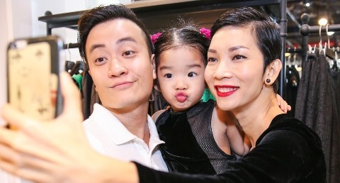 Con gai Xuan Lan quan quyt ben Luong Manh Hai hinh anh