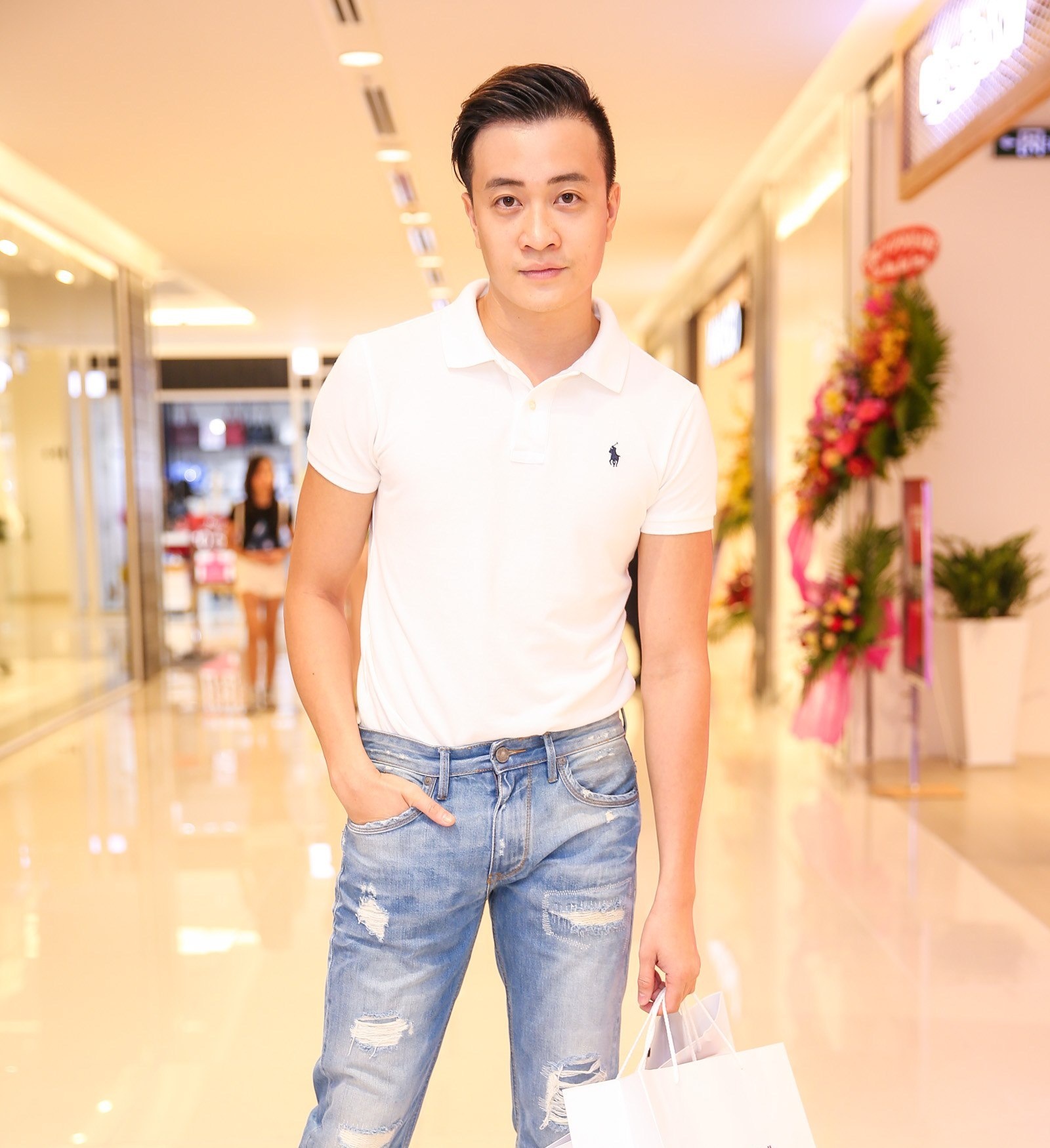 Xuan Lan dua con gai di su kien anh 6