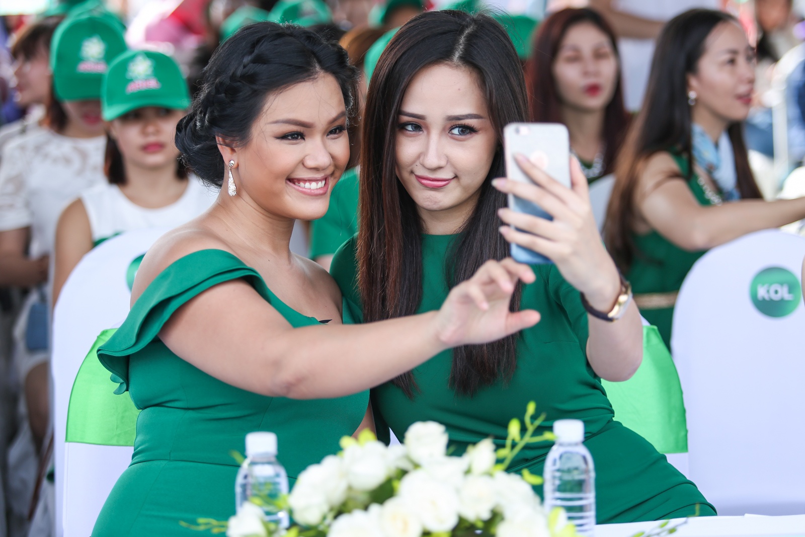 Minh Hằng rạng rỡ bên Jennifer Phạm ảnh 9 Minh Hang rang ro ben Jennifer Pham anh 9