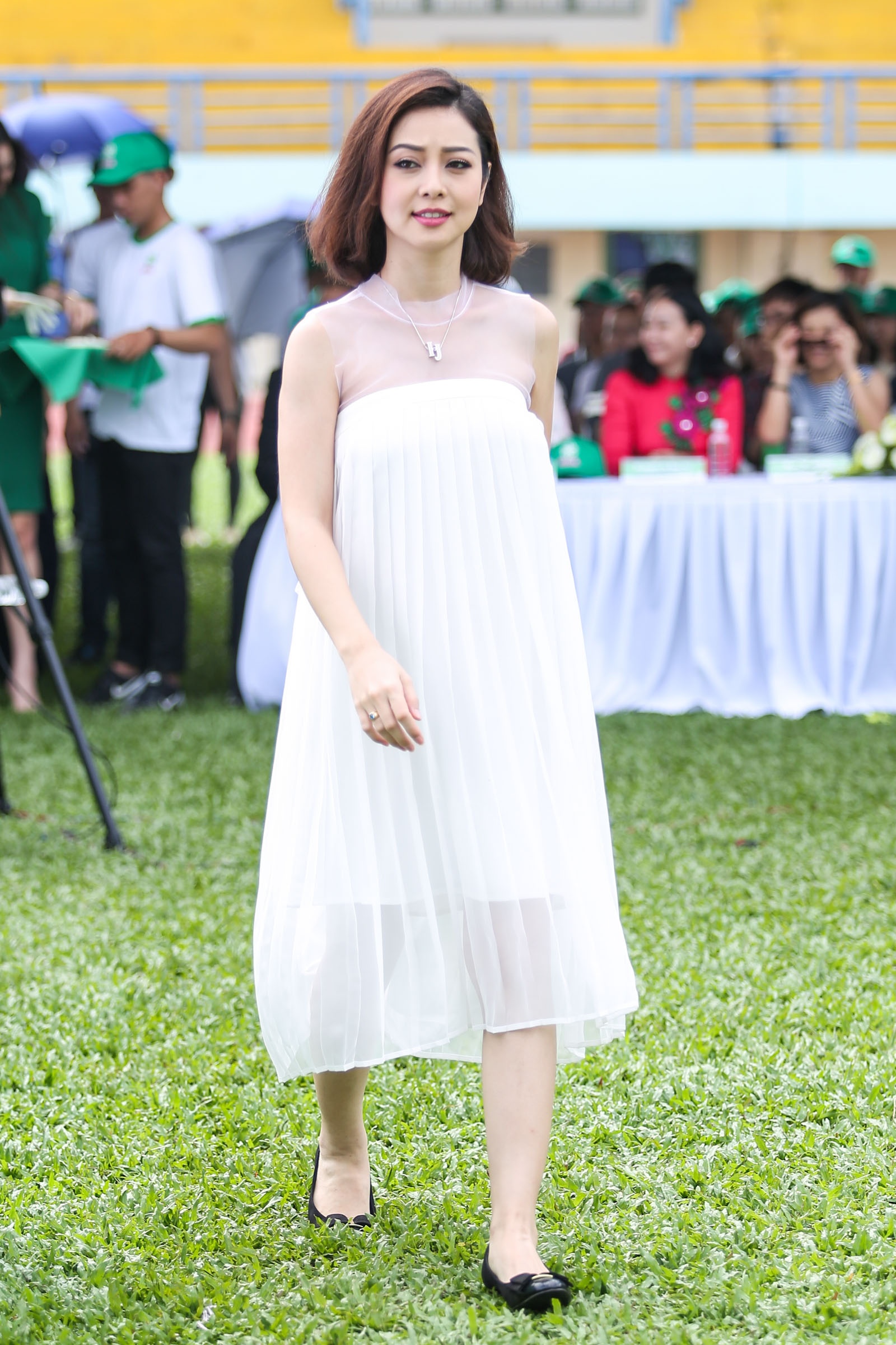 Minh Hằng rạng rỡ bên Jennifer Phạm ảnh 2 Minh Hang rang ro ben Jennifer Pham anh 2