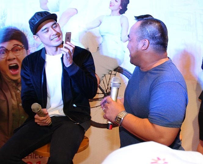 Hieu Hien quay trong rap phim anh 2