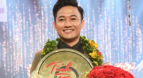 Quy Binh tro thanh quan quan Tinh Bolero hinh anh