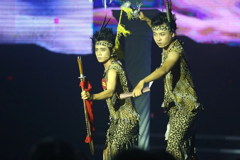 Hot boy Anh Tu tro thanh quan quan Cuoi xuyen Viet anh 3