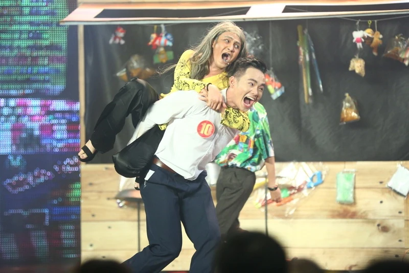 Hot boy Anh Tu tro thanh quan quan Cuoi xuyen Viet anh 2