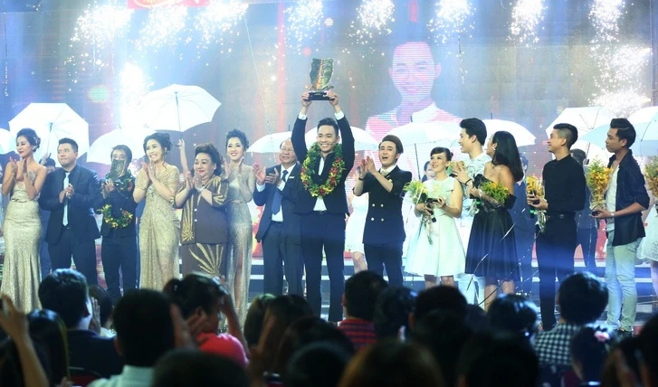 Hot boy Anh Tu tro thanh quan quan Cuoi xuyen Viet anh 6