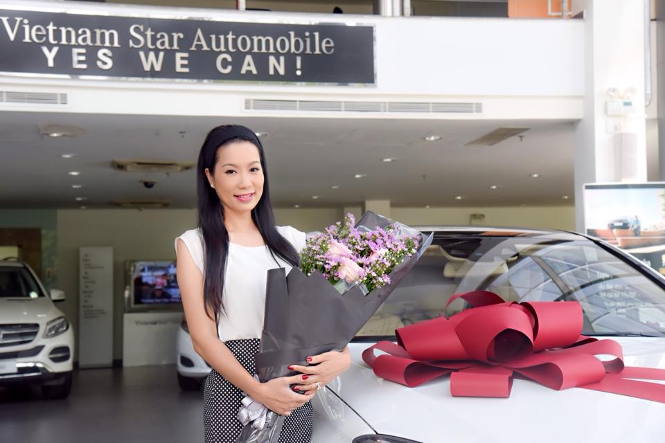 Trinh Kim Chi duoc chong tang xe 5 ty anh 1
