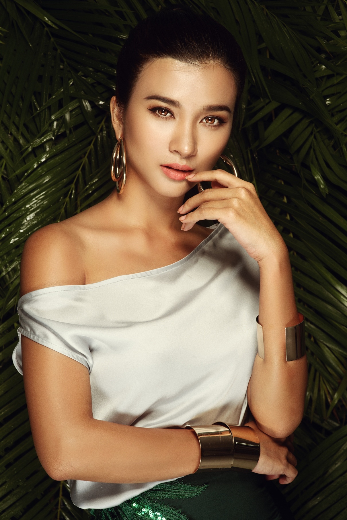 Kim Tuyến thon thả với đầm lệch vai ảnh 2 Kim Tuyen thon tha voi dam lech vai anh 2