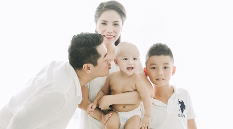 Kiwi Ngo Mai Trang khoe con trai 1 tuoi bu bam hinh anh