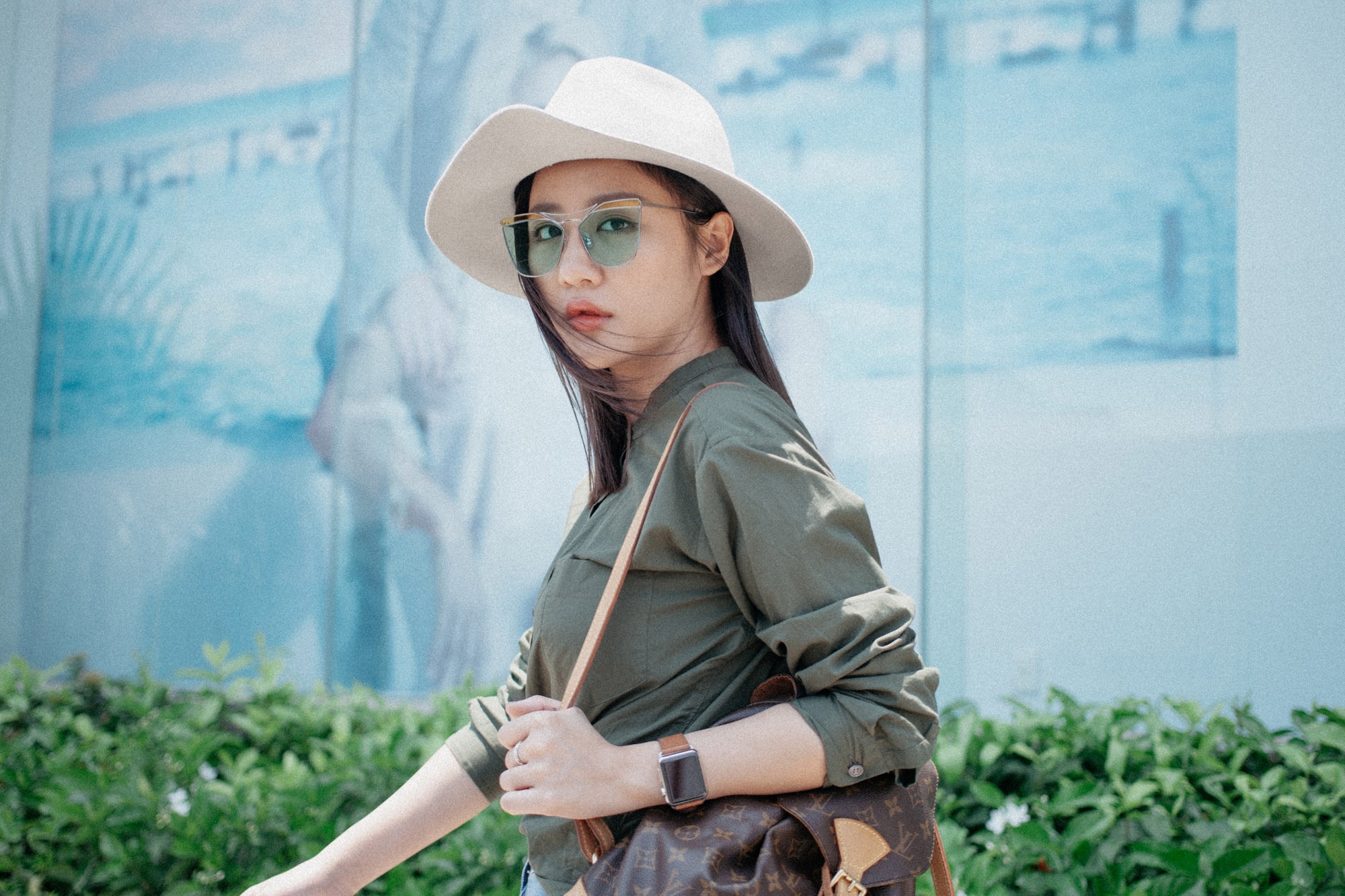 Van Mai Huong tao dang ben thu cung anh 7