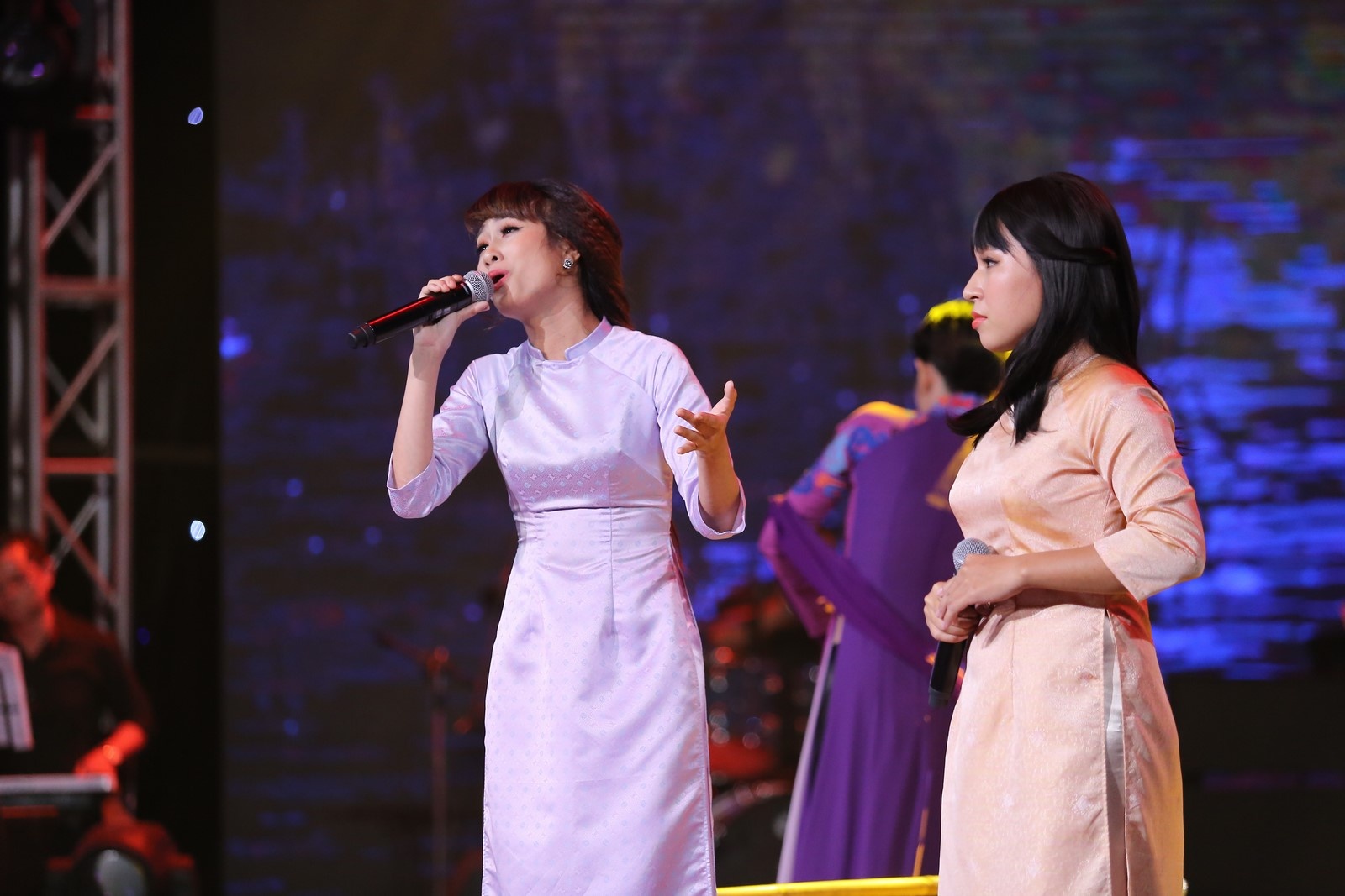 Dem gala Nguoi hat tinh ca anh 1