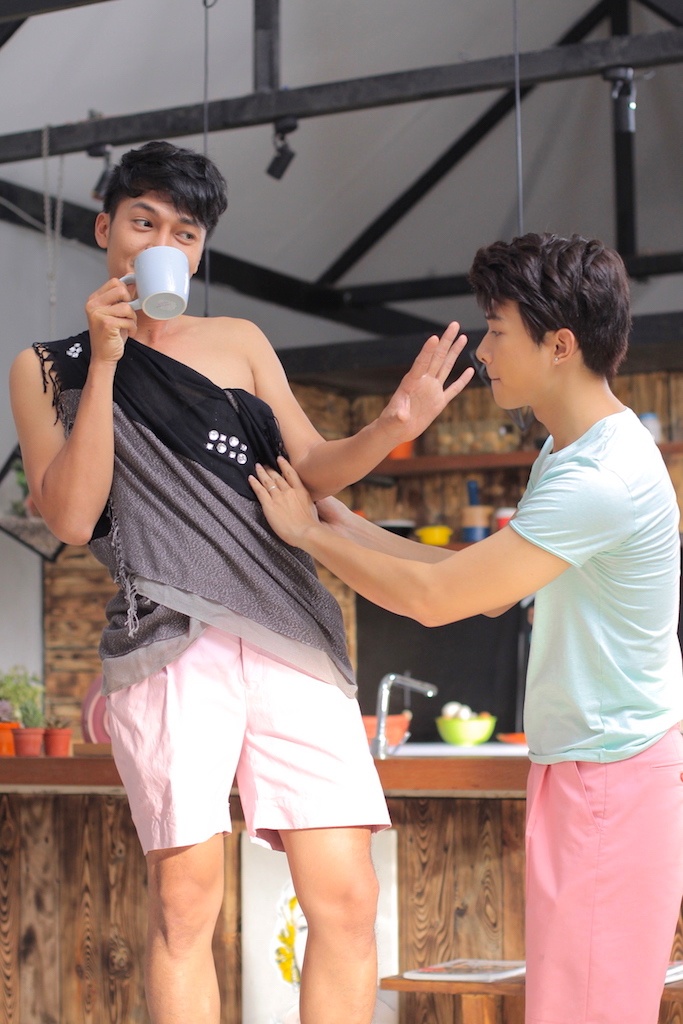 Quang Tuan yeu dong tinh tren phim anh 2