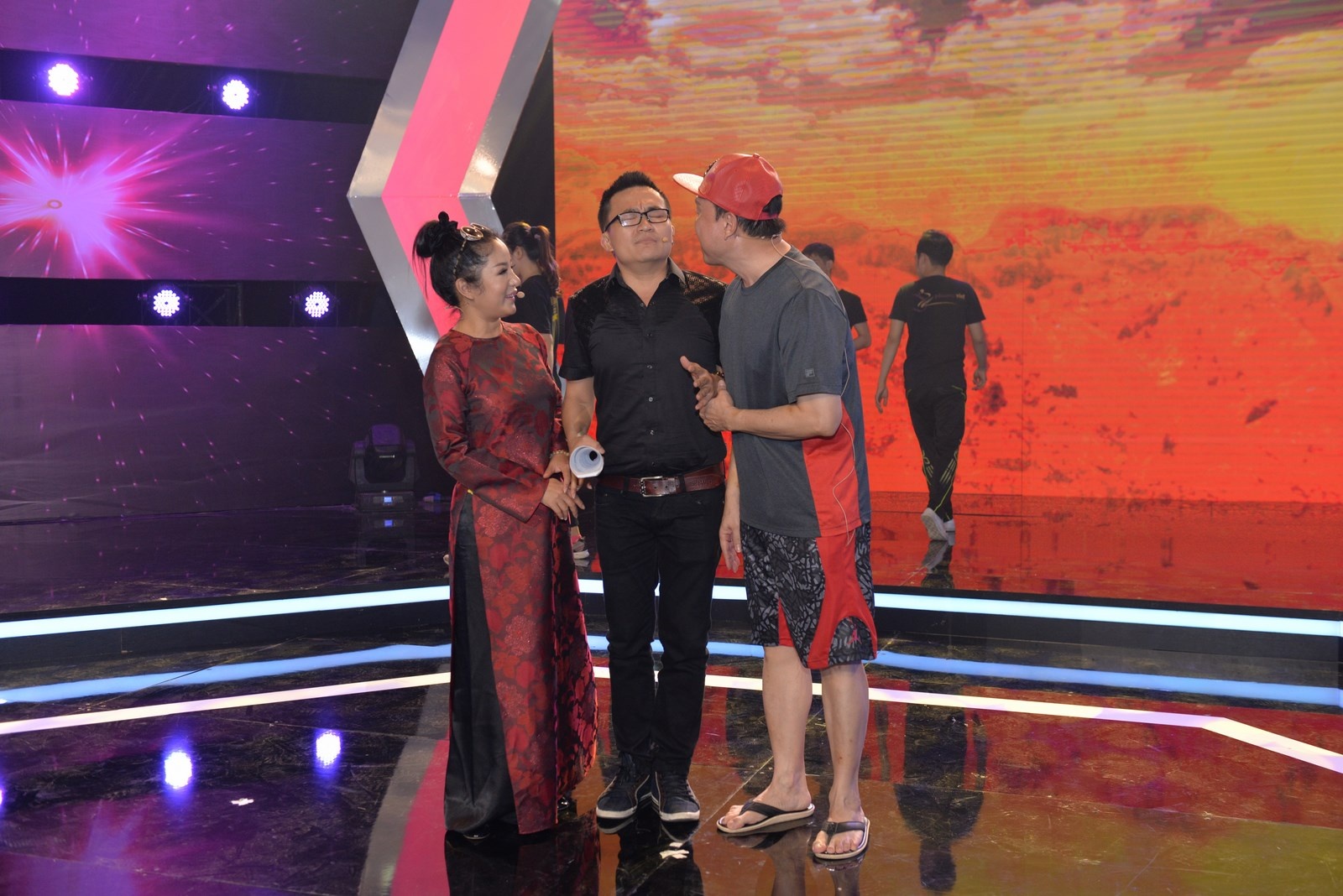 Chi Tai om Thuy Nga anh 2