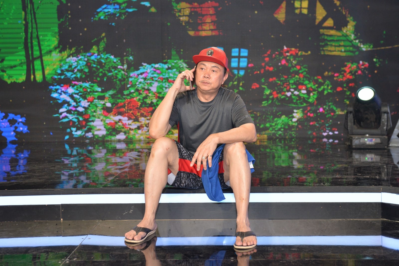 Chi Tai om Thuy Nga anh 6