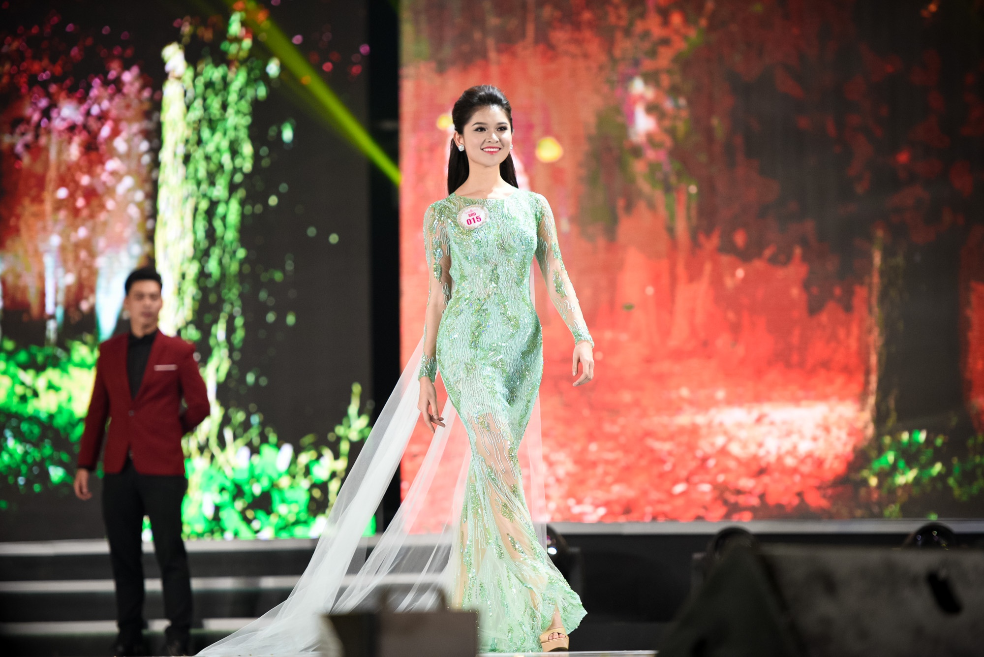 Bi mat cua a hau Thuy Dung anh 1