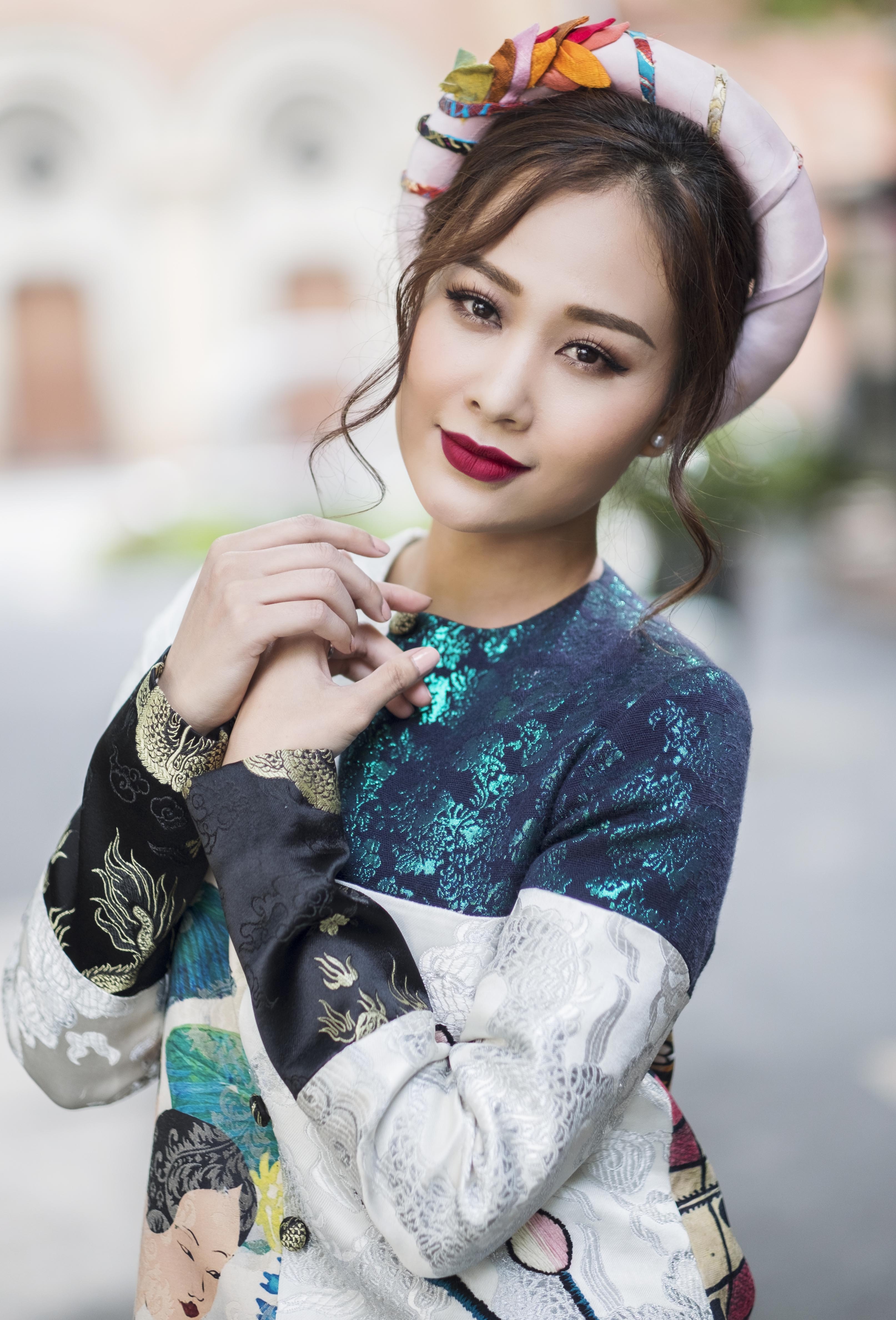 Ha Thuy Anh duyen dang voi ao dai anh 3