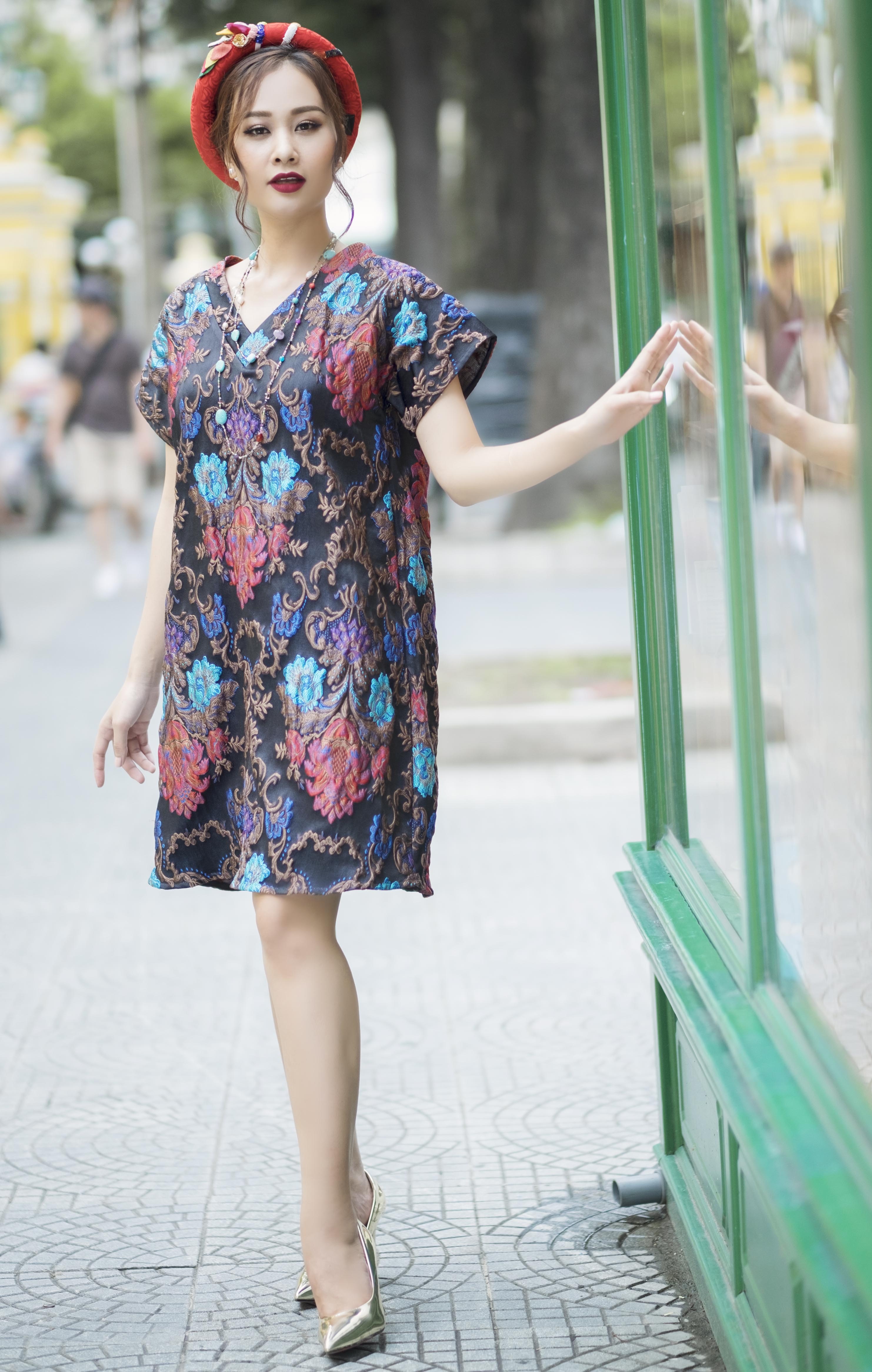 Ha Thuy Anh duyen dang voi ao dai anh 8