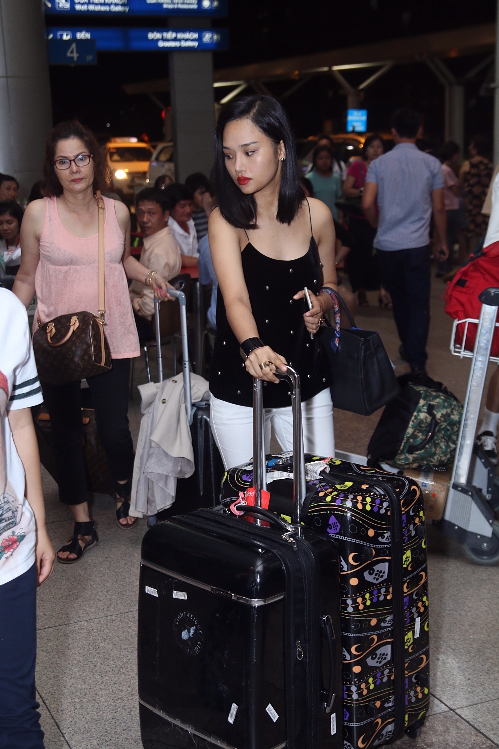 Miu Le duoc me ho tong di luu dien anh 1