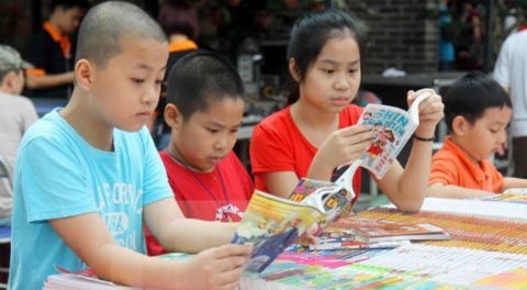 Trung thu lung linh tai duong sach TP HCM hinh anh