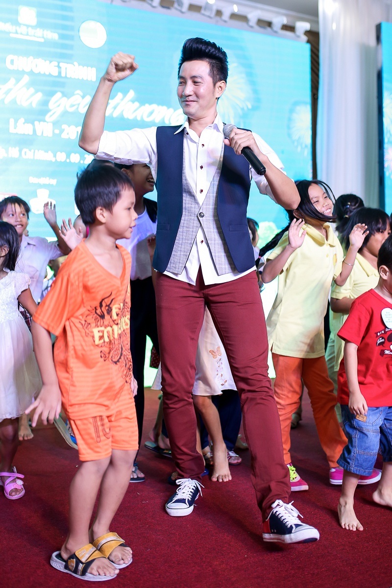 Sao Việt vui trung thu cùng các em nhỏ ảnh 3 Sao Viet vui trung thu cung cac em nho anh 3