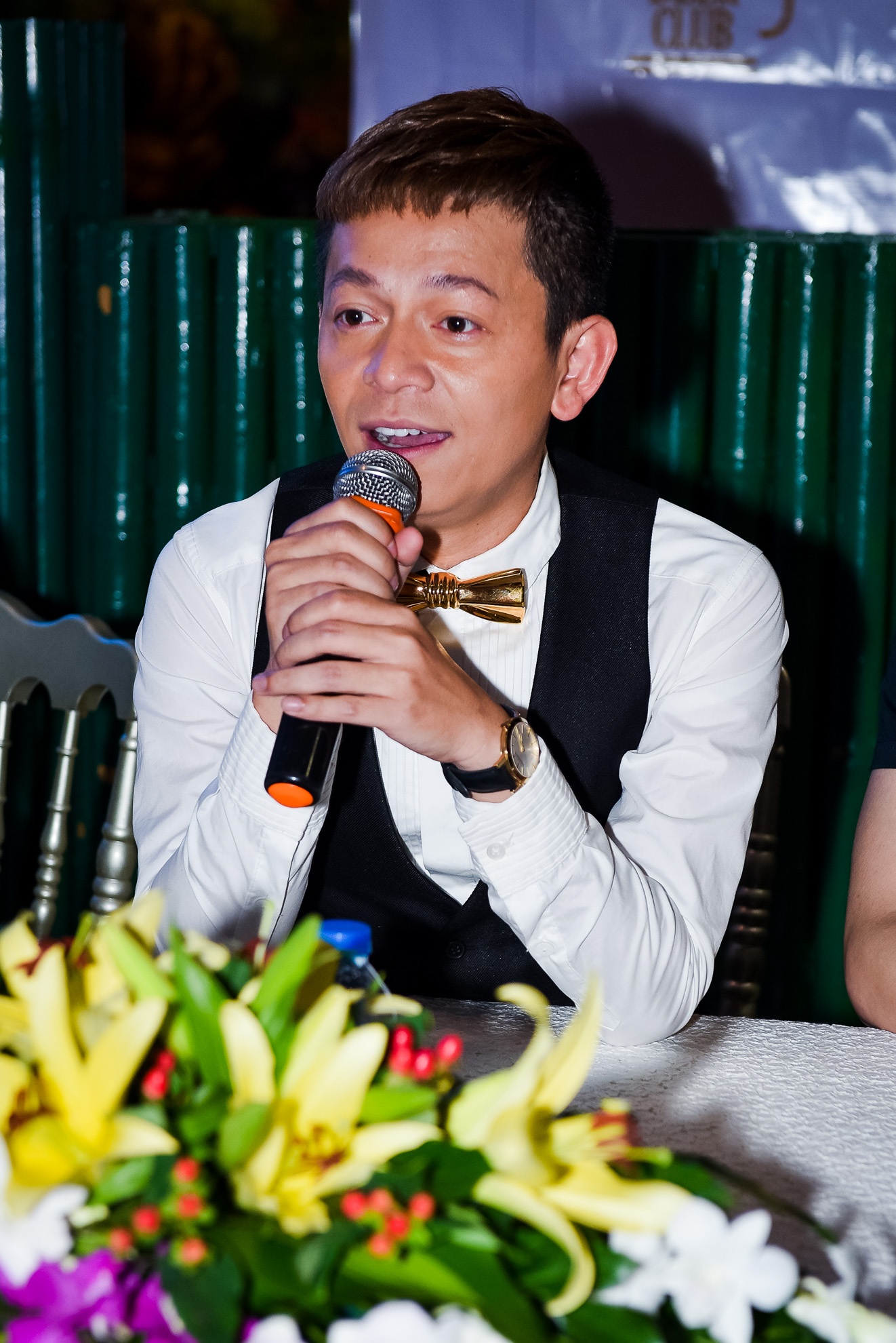 Minh Luan sanh vai voi 2 nguoi dep trong su kien anh 7