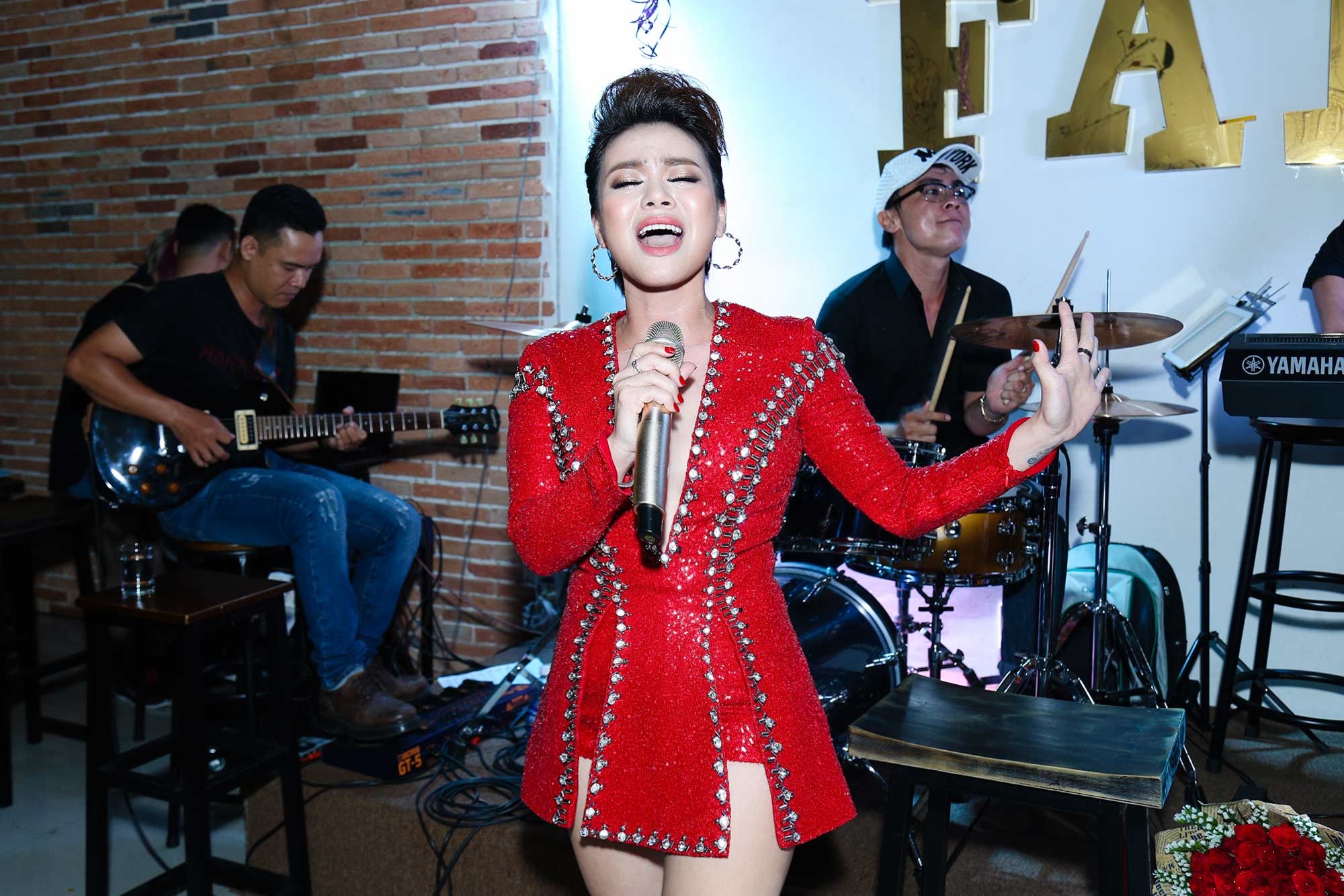 Hai Yen Idol hon chong tren san khau anh 3