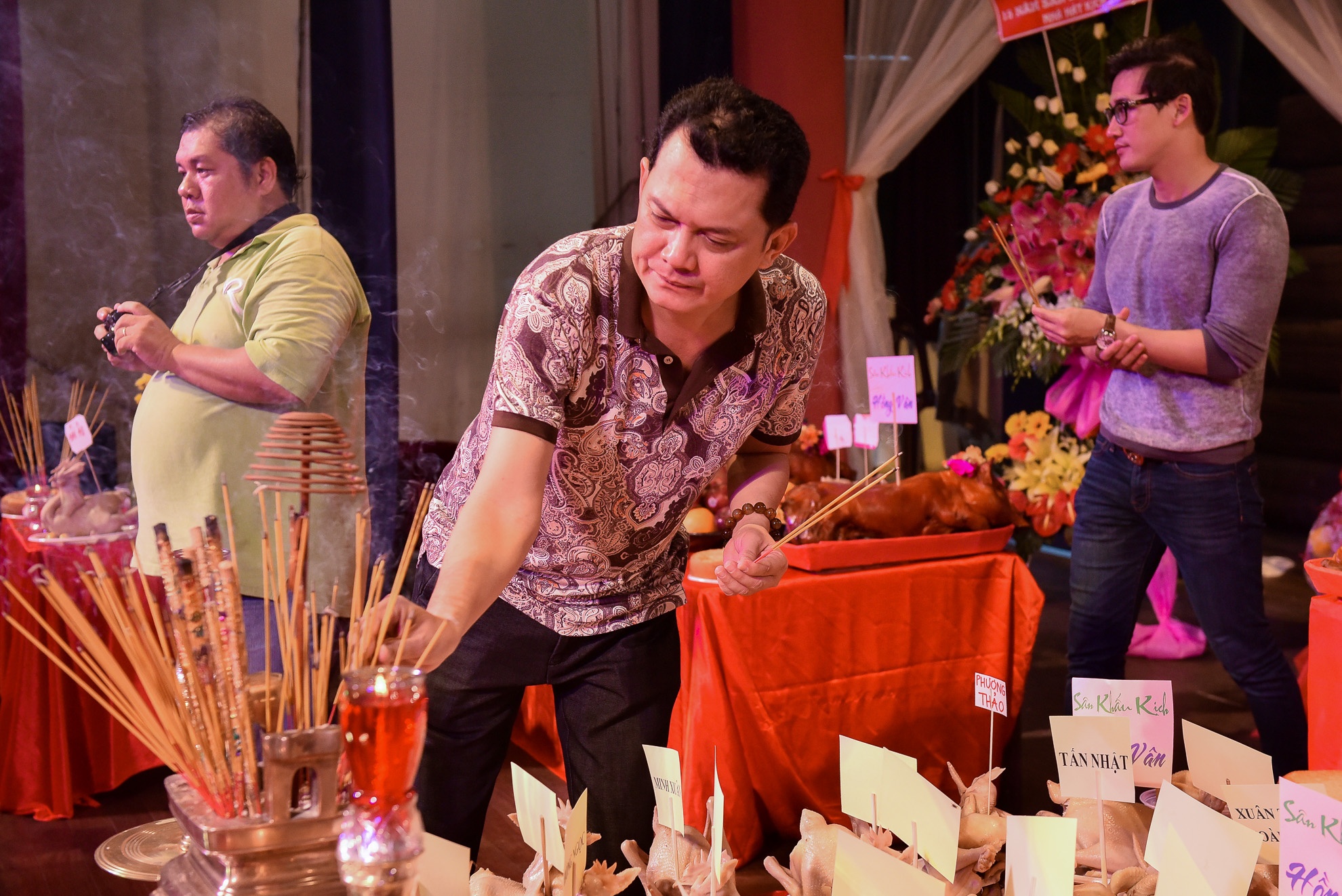 Sao Viet du le gio to o san khau Hong Van anh 3