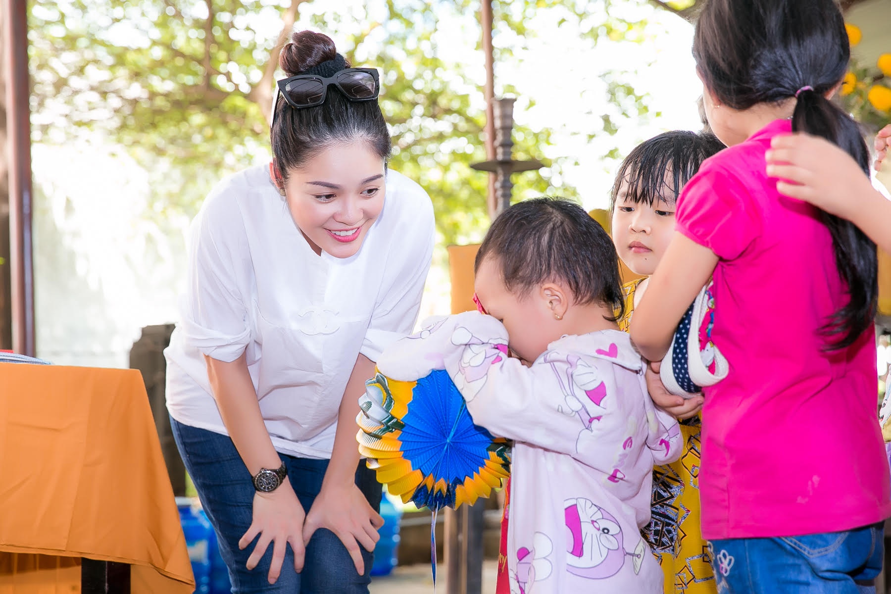 Dương Cẩm Lynh bụng bầu vẫn đi từ thiện ảnh 5 Duong Cam Lynh bung bau van di tu thien anh 5