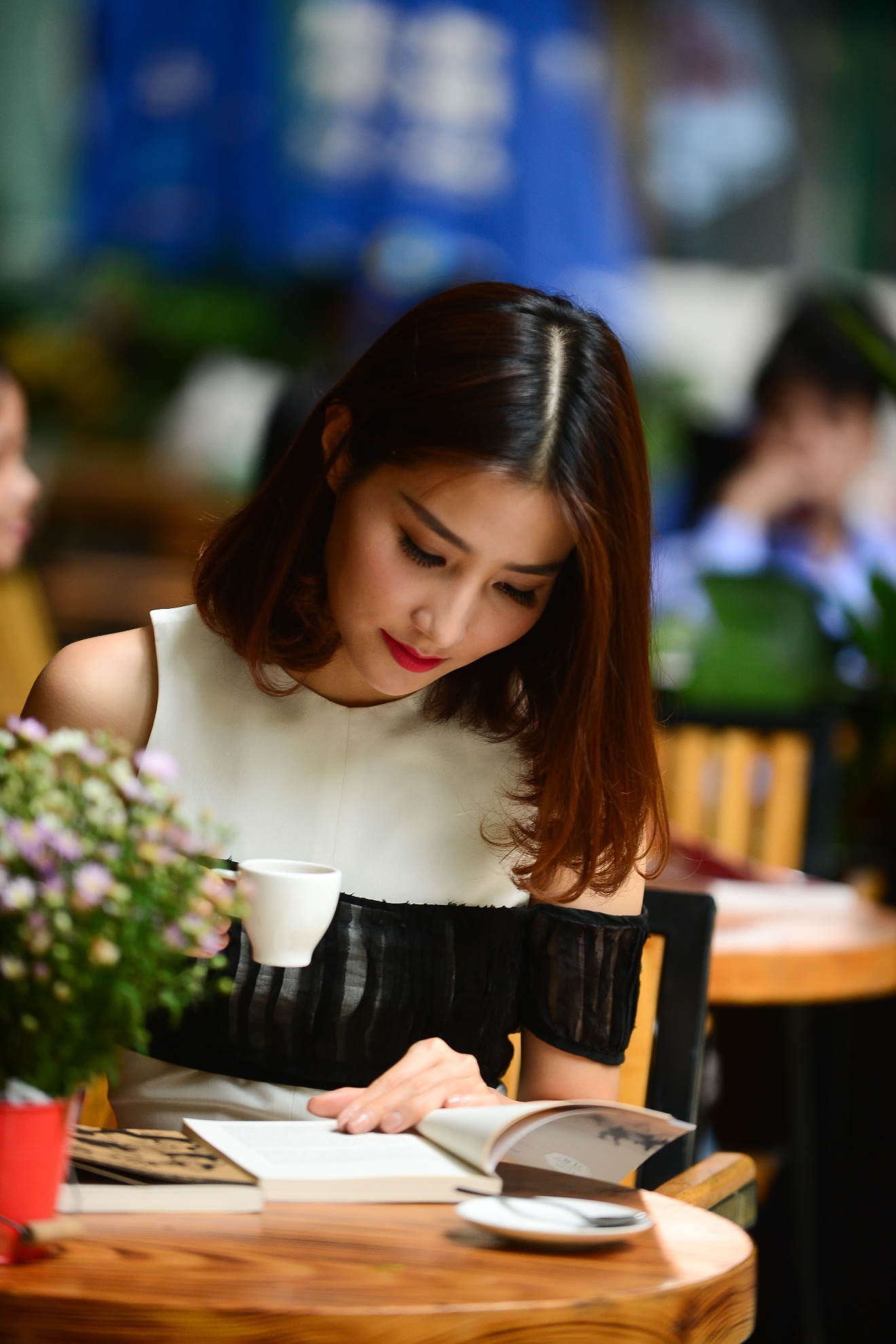 Diễm My 9X dạo đường sách ảnh 12 Diem My 9X dao duong sach anh 12