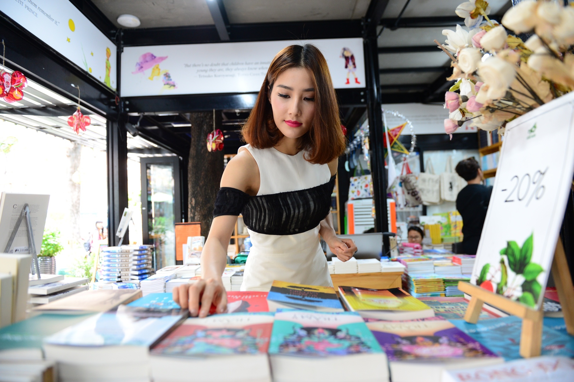 Diễm My 9X dạo đường sách ảnh 3 Diem My 9X dao duong sach anh 3