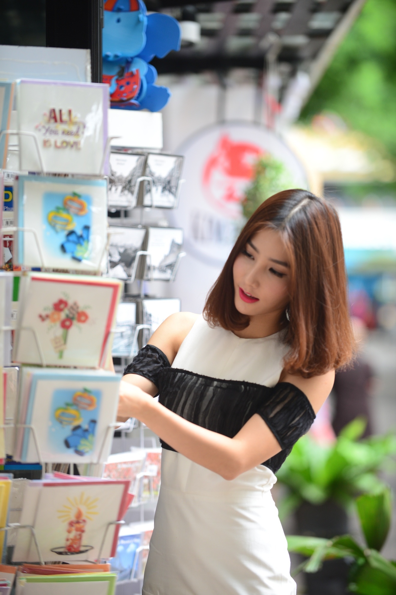 Diễm My 9X dạo đường sách ảnh 5 Diem My 9X dao duong sach anh 5