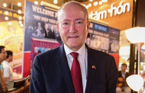 Giao su nguoi My tang tuong Pham Xuan An cho duong sach hinh anh