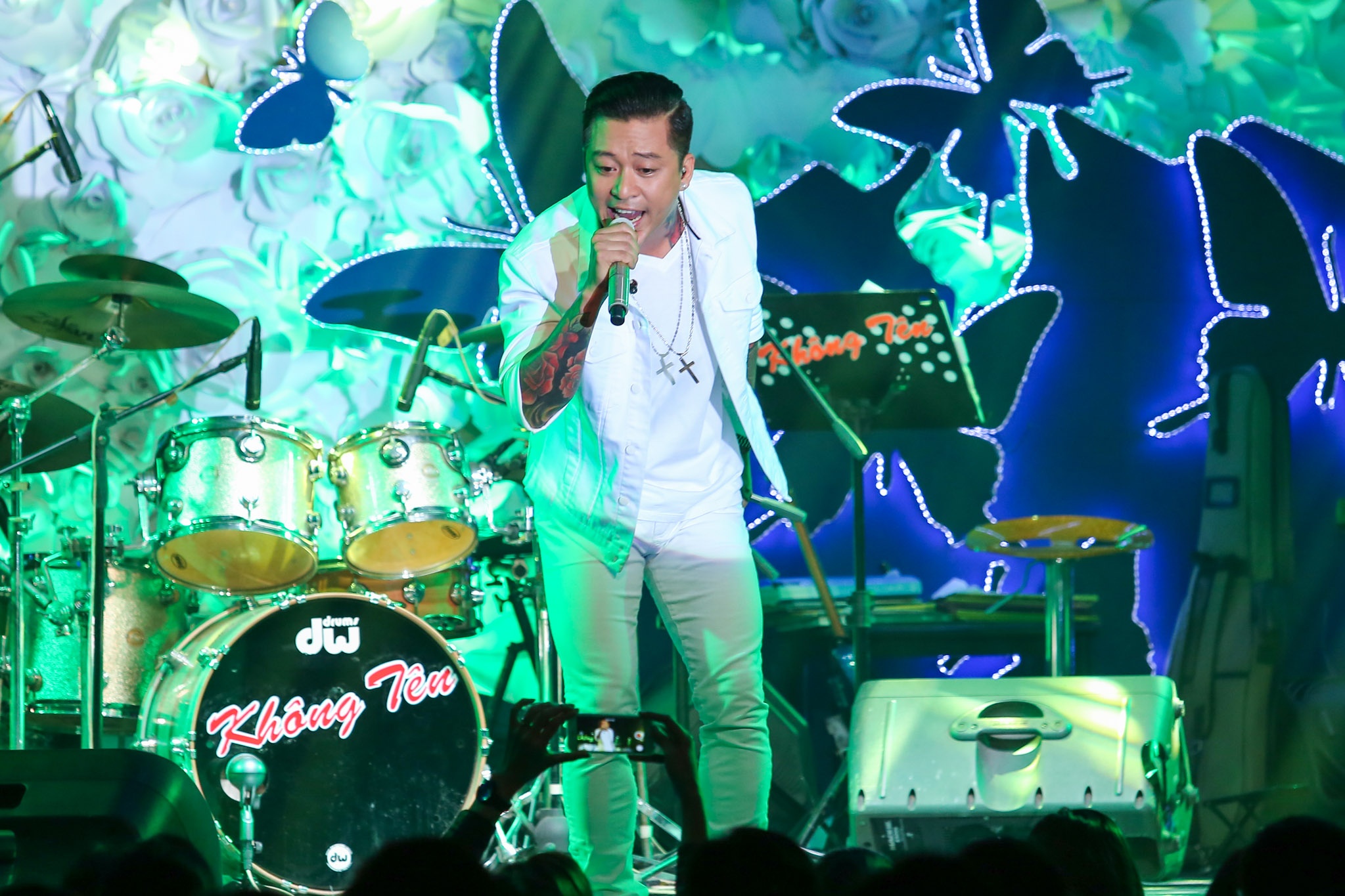 nghe si Viet tang Minh Thuan 300 trieu dong anh 8