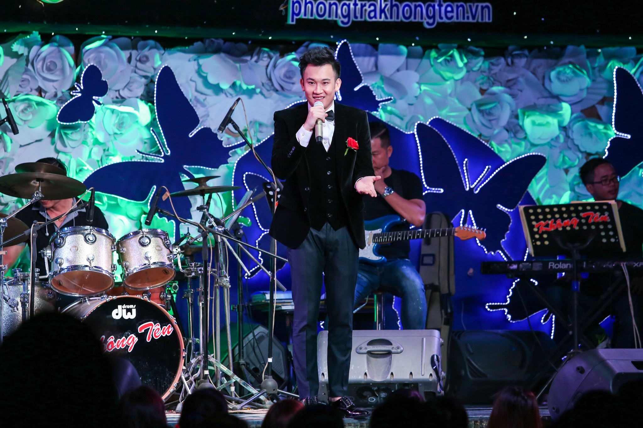 nghe si Viet tang Minh Thuan 300 trieu dong anh 10