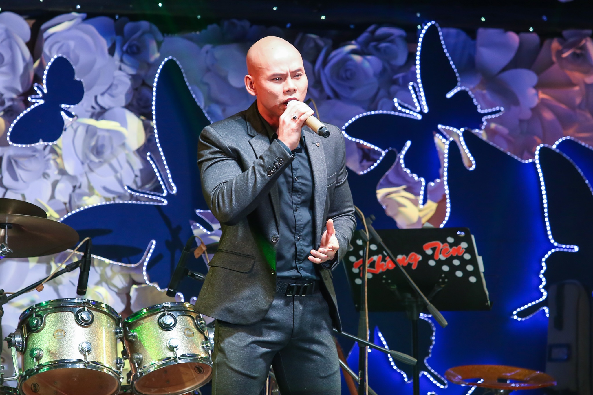 nghe si Viet tang Minh Thuan 300 trieu dong anh 9