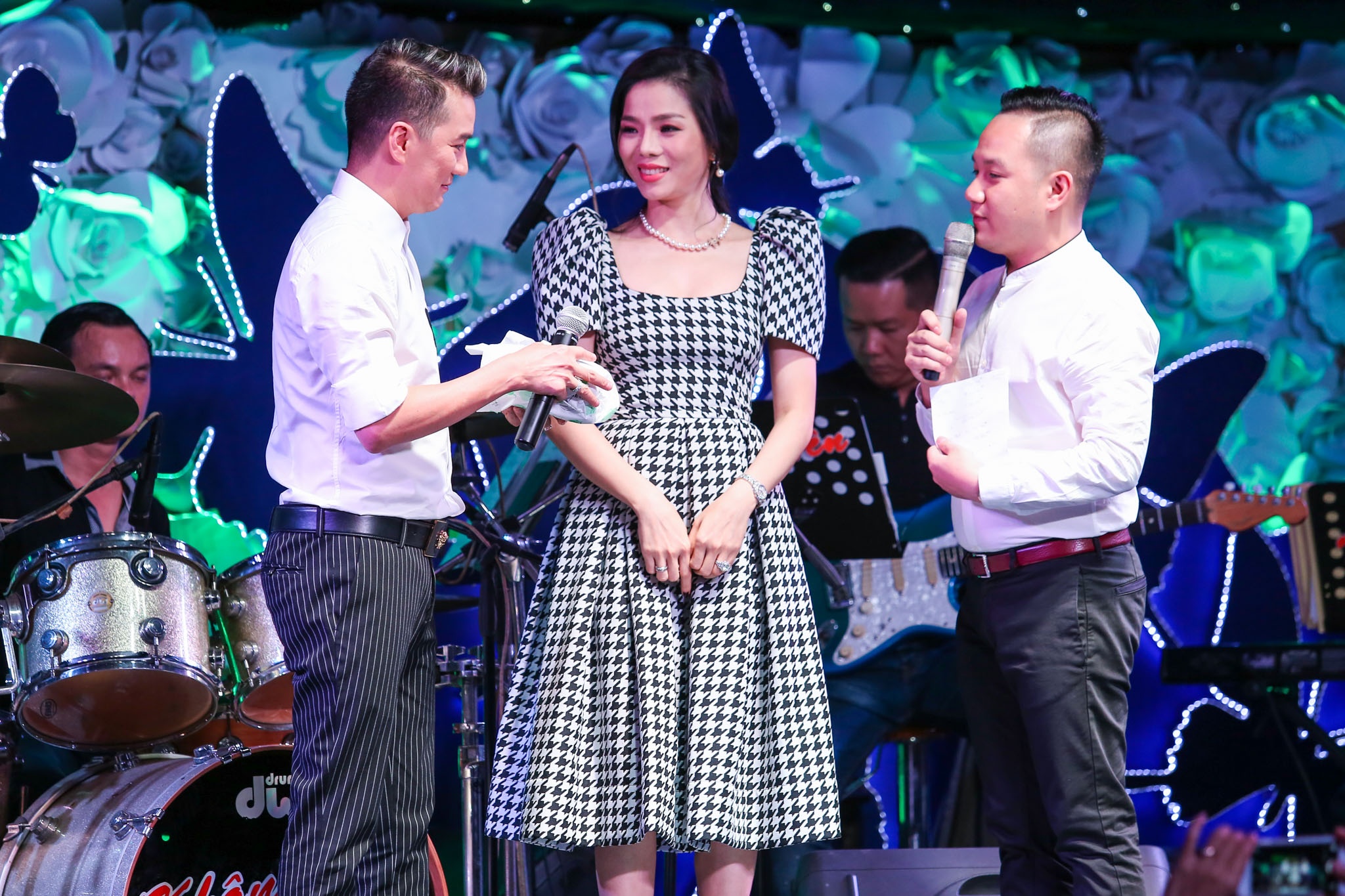 nghe si Viet tang Minh Thuan 300 trieu dong anh 12