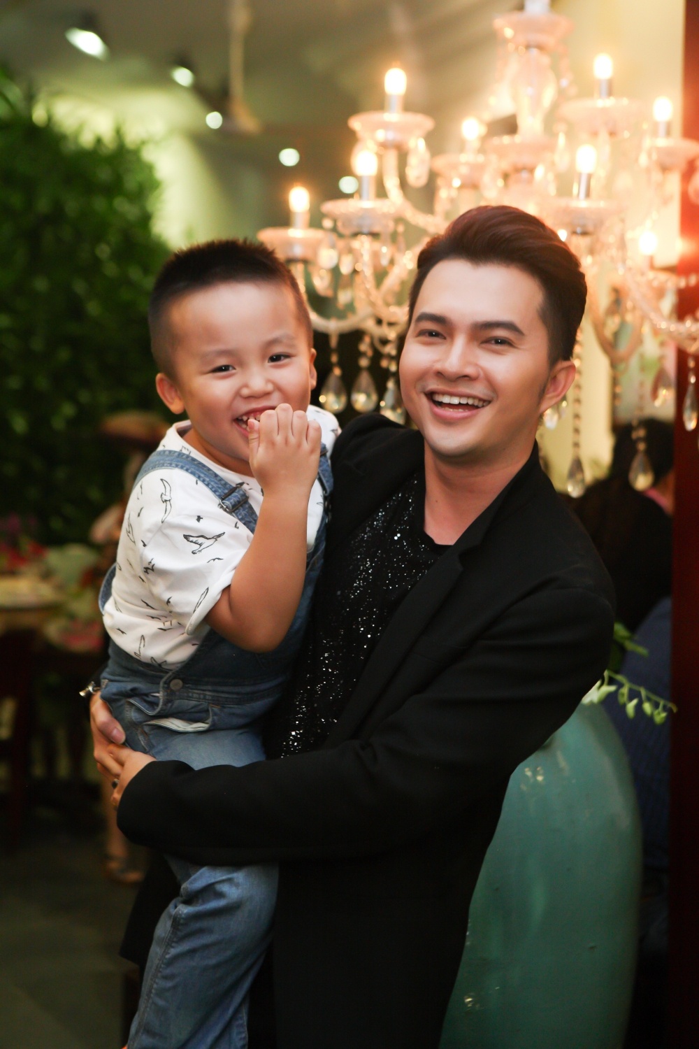 Phuong My Chi chuc mung sinh nhat Nam Cuong anh 8