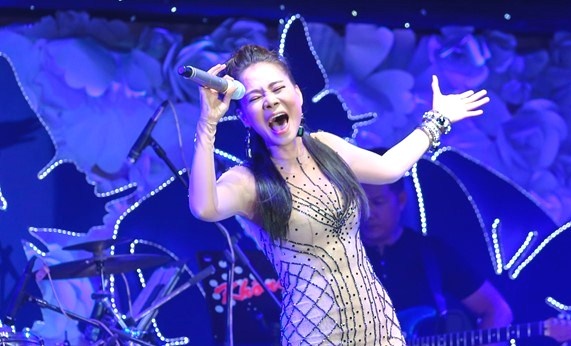 Nghe si Viet se thuc dem hat tien dua Minh Thuan hinh anh