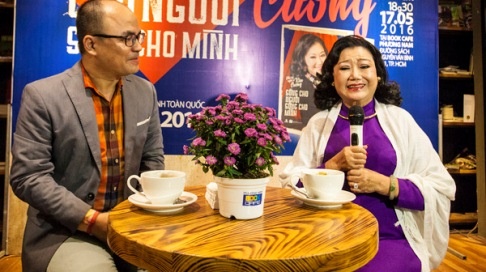 Thang 10 soi dong tai duong sach TP.HCM hinh anh