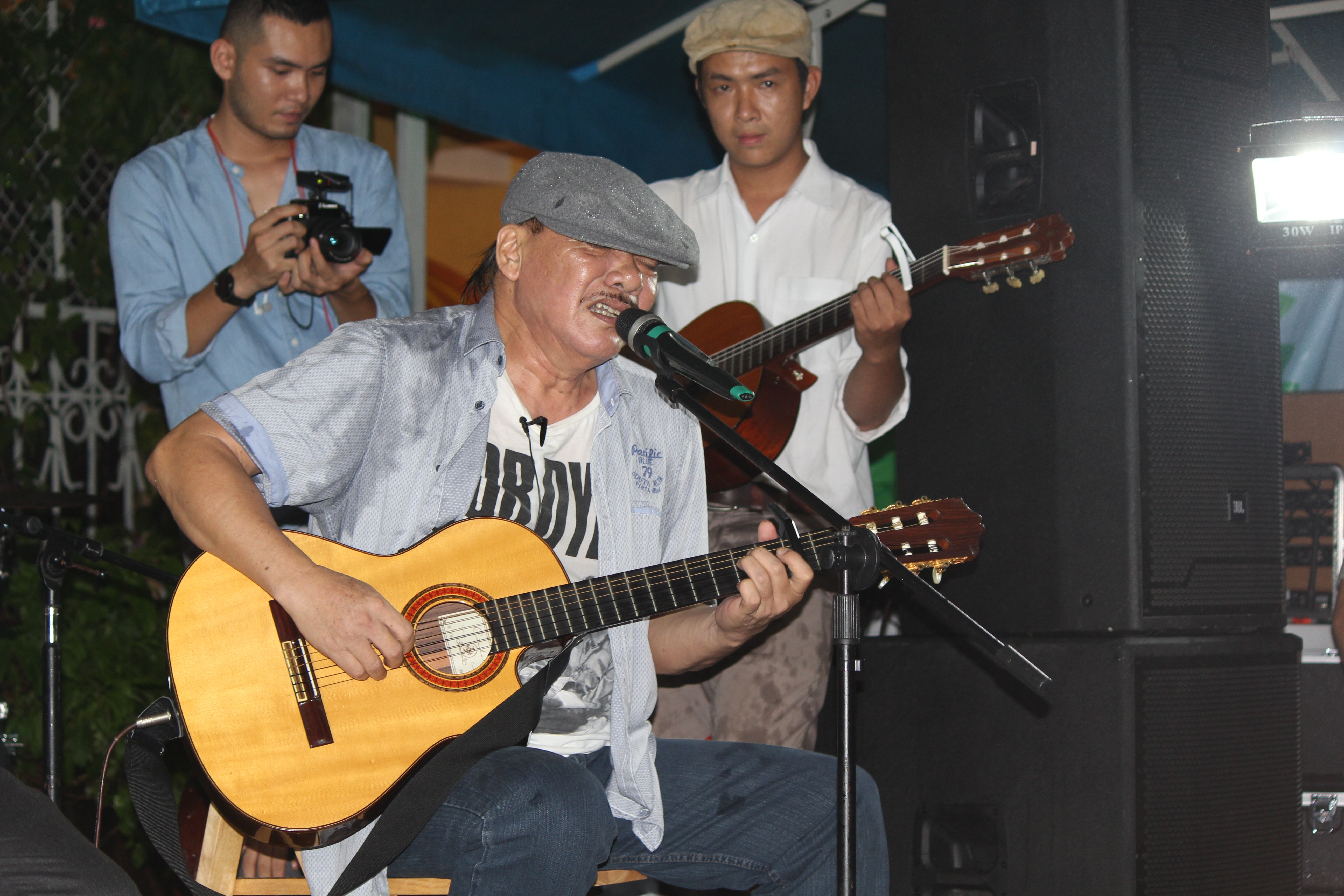 Trần Tiến ra mắt sách Ngẫu Hứng ảnh 1 Tran Tien ra mat sach Ngau Hung anh 1