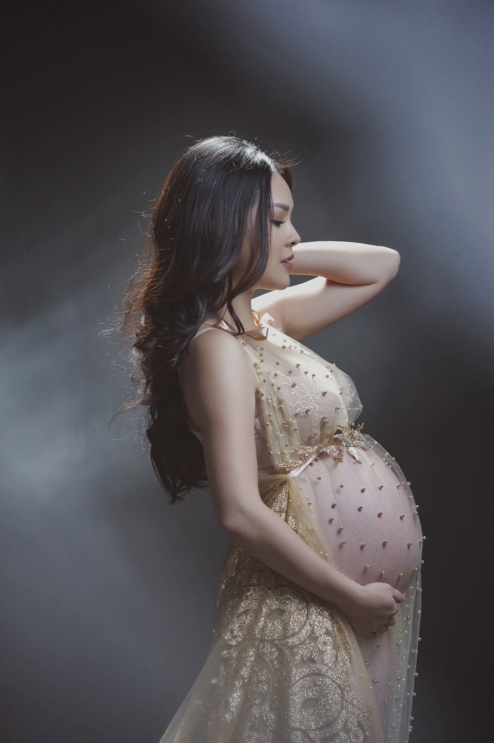 Duong Cam Lynh chup anh goi cam anh 2