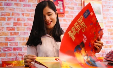 Tran ngap khong khi xuan tai duong sach TP.HCM hinh anh