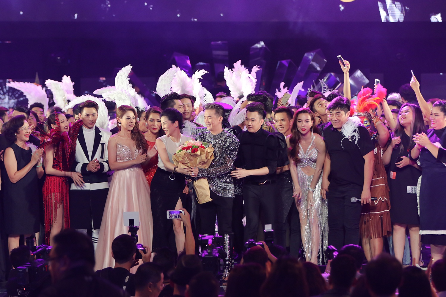 Dam Vinh Hung duoc to chuc sinh nhat anh 3