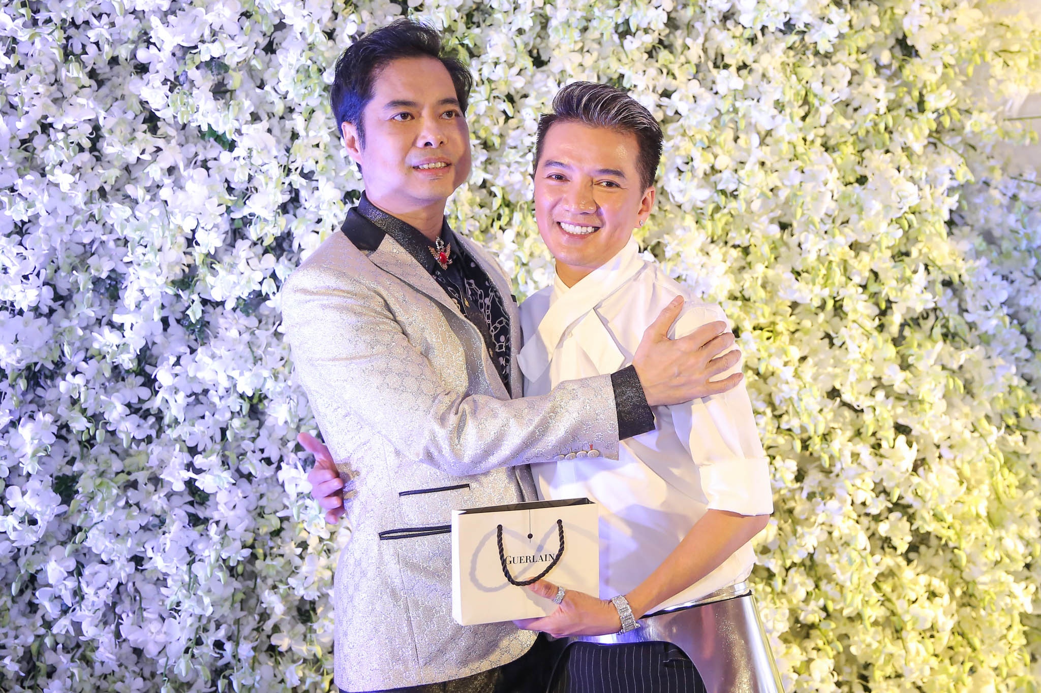 Sinh nhật lần thứ 45 của Đàm Vĩnh Hưng ảnh 2 Sinh nhat lan thu 45 cua Dam Vinh Hung anh 2