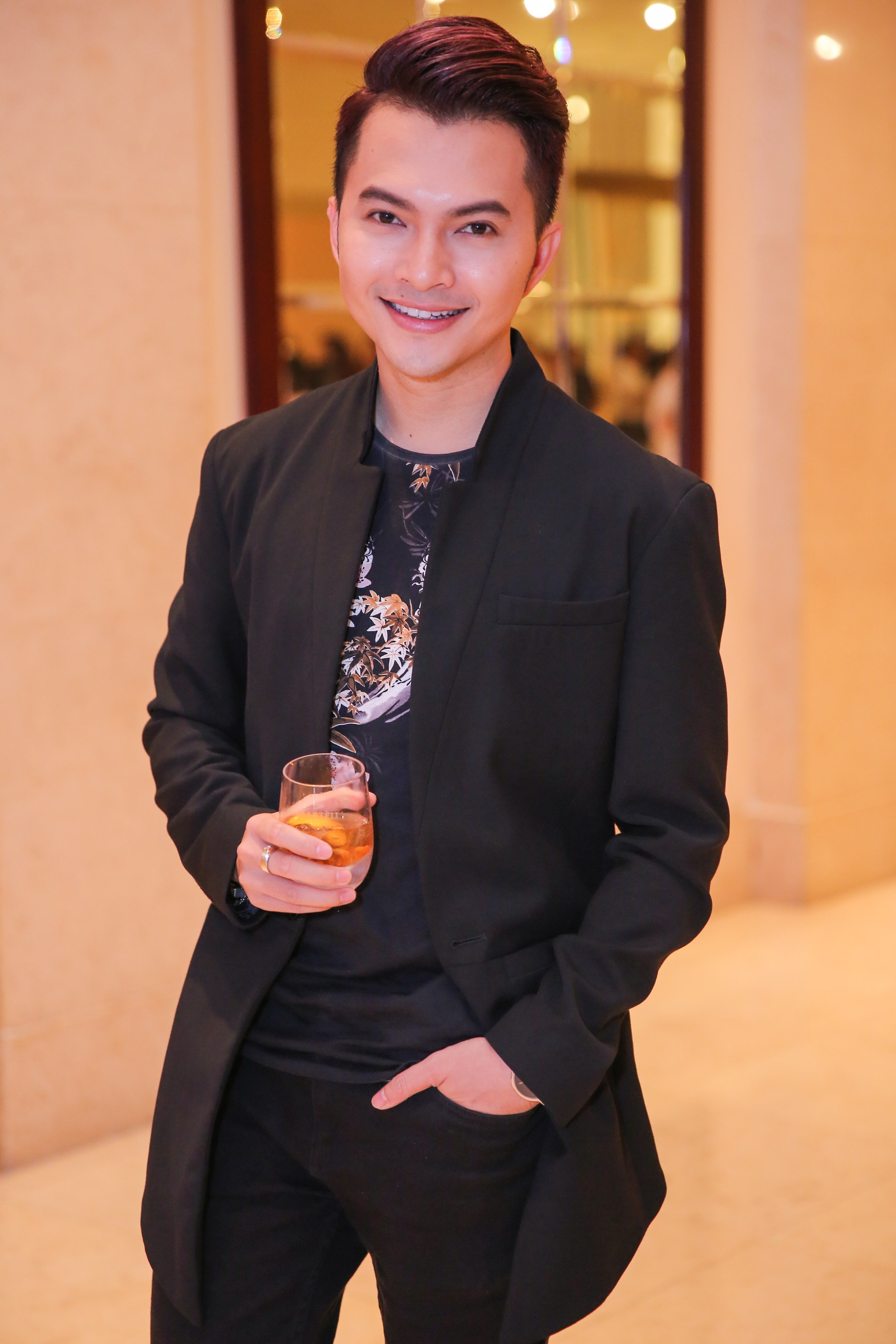 Sinh nhật lần thứ 45 của Đàm Vĩnh Hưng ảnh 9 Sinh nhat lan thu 45 cua Dam Vinh Hung anh 9