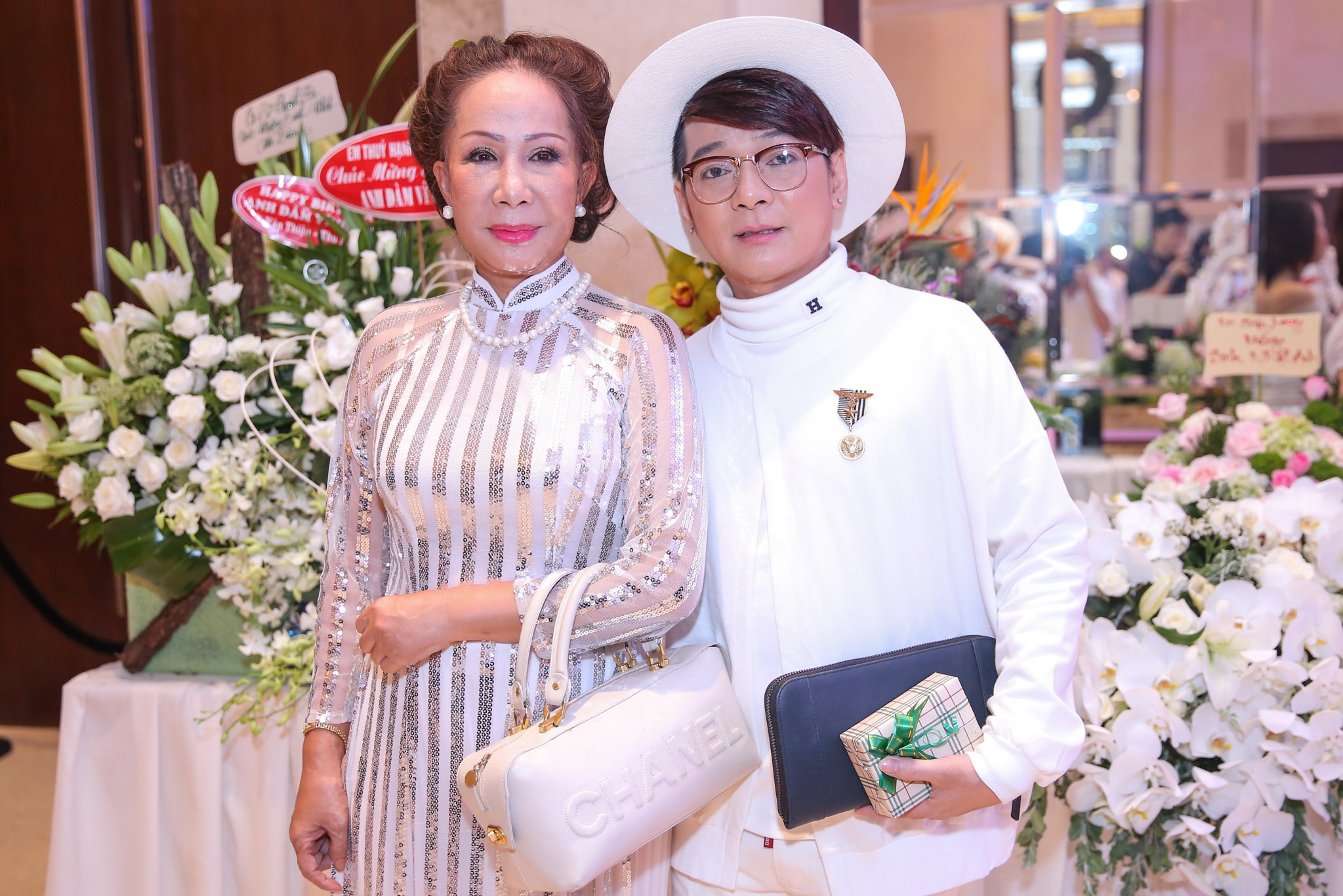 Sinh nhật lần thứ 45 của Đàm Vĩnh Hưng ảnh 10 Sinh nhat lan thu 45 cua Dam Vinh Hung anh 10